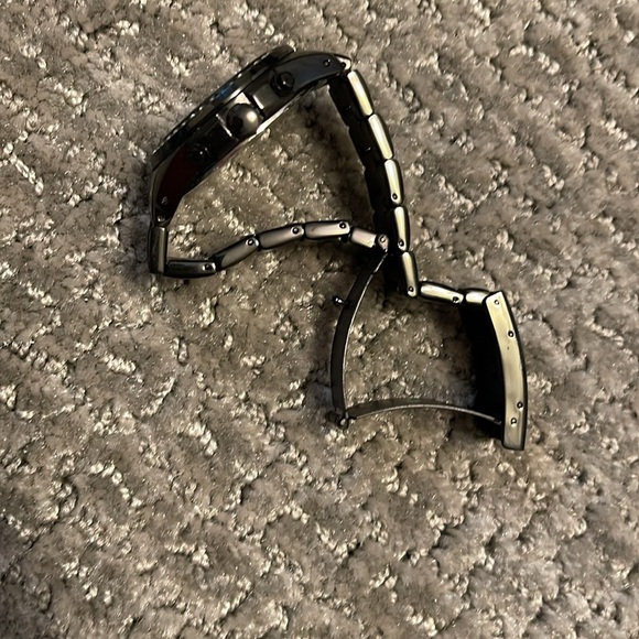 Black and Gold Fossil Watch - Picture 3 of 3